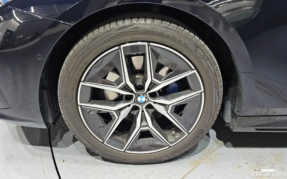 BMW 5 Series 520i M 2025 — миниатюра 5