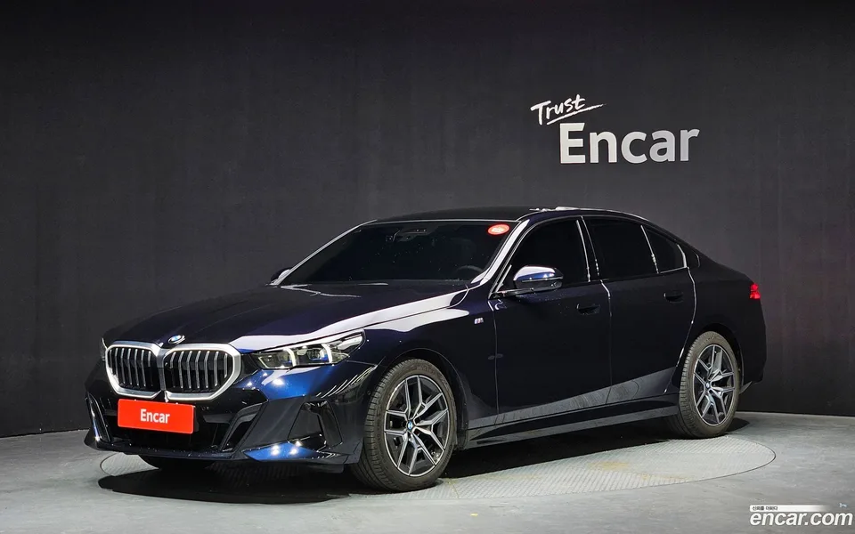 BMW 5 Series 520i M 2025 — фото 1, купить с доставкой в Москву
