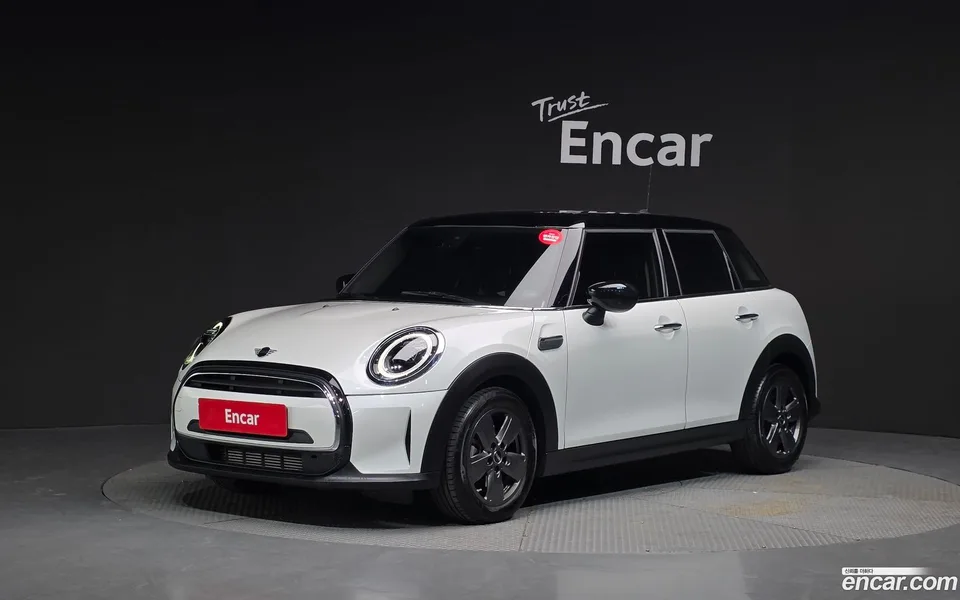 MINI Cooper 2023 — фото 1, купить с доставкой в Москву
