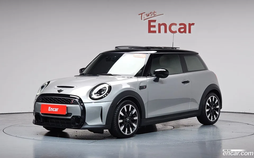 MINI Cooper S 2023 — фото 1, купить с доставкой в Москву