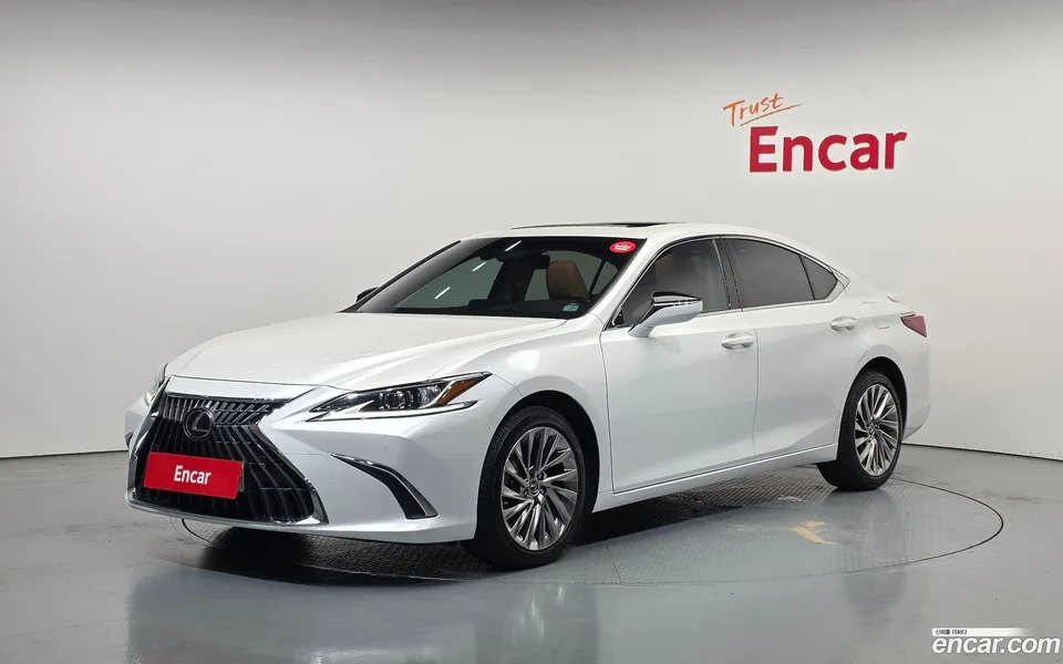 Lexus ES 300h 2024 — фото 1, купить с доставкой в Москву