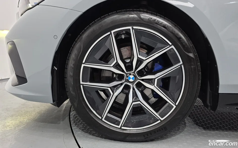 BMW 5 Series 520i M 2025 — миниатюра 2