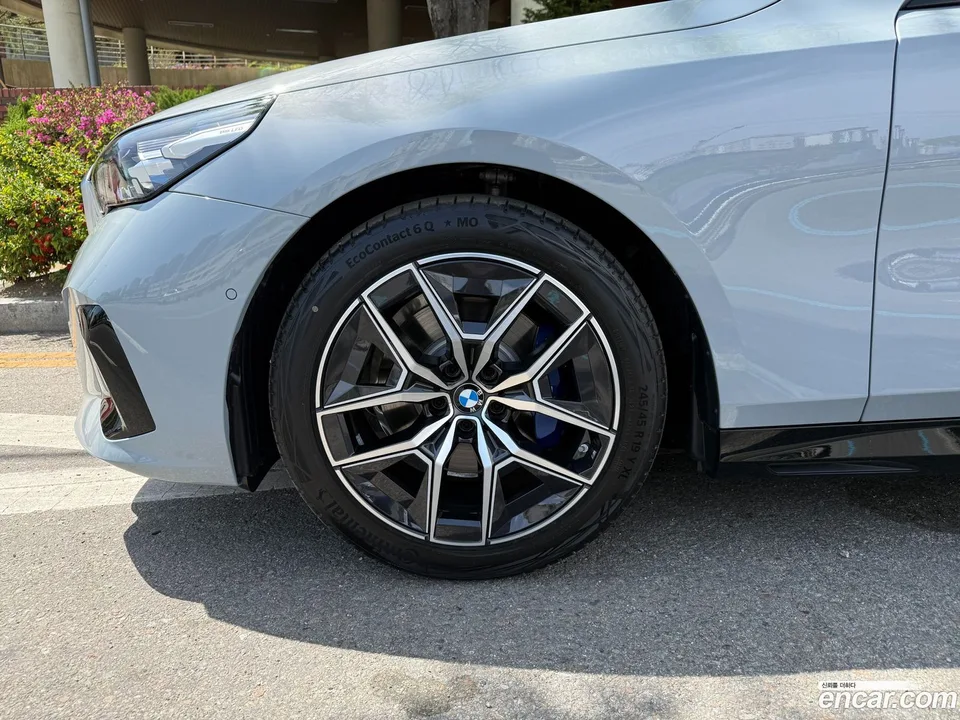 BMW 5 Series 520i M 2026 — миниатюра 2