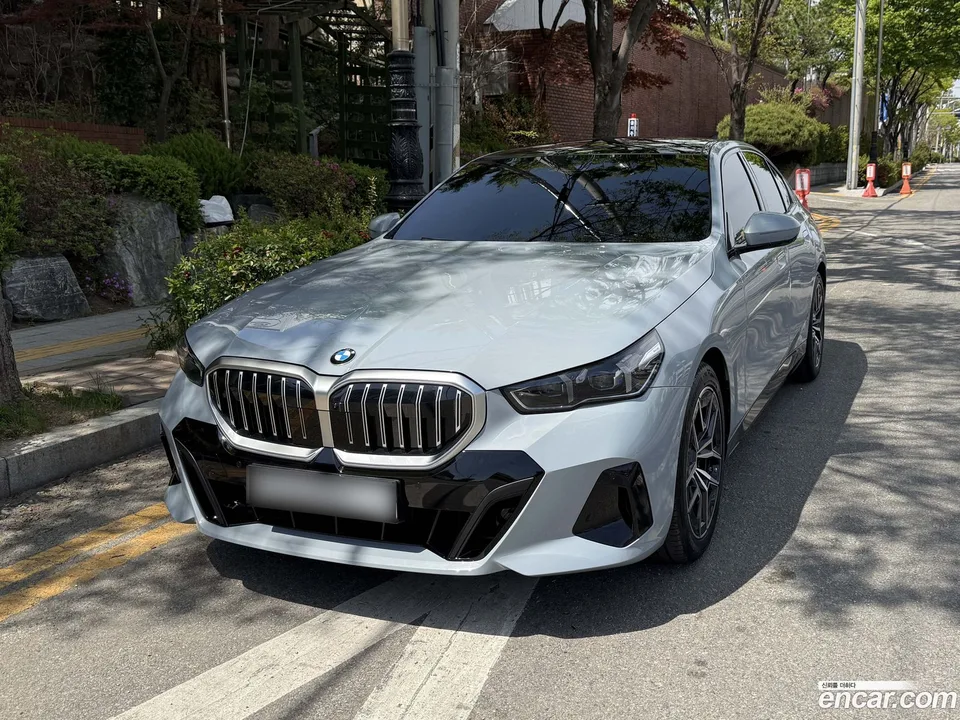 BMW 5 Series 520i M 2026 — фото 1, купить с доставкой в Москву