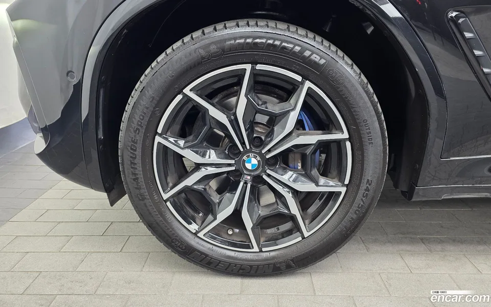BMW X4 xDrive20i M 2023 — миниатюра 2