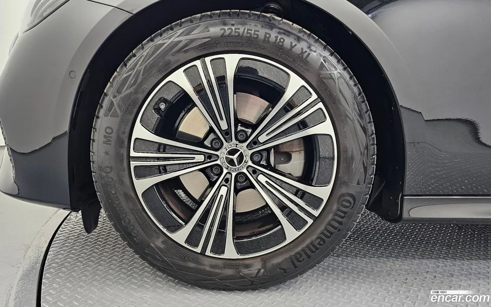 Mercedes-Benz E-Class E200 2024 — миниатюра 2