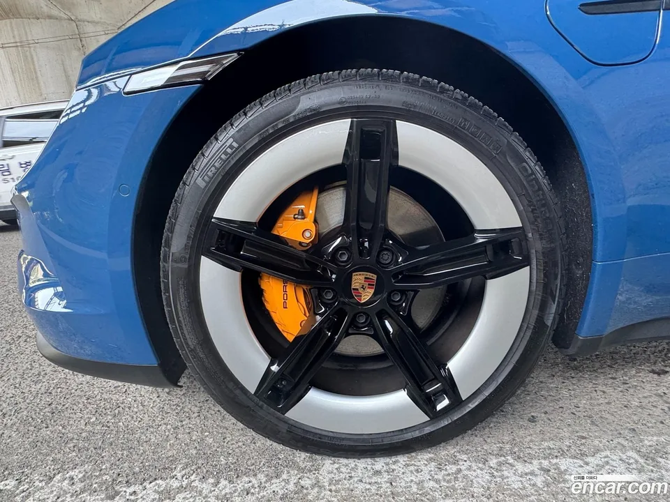 Porsche Taycan 2024 — миниатюра 5