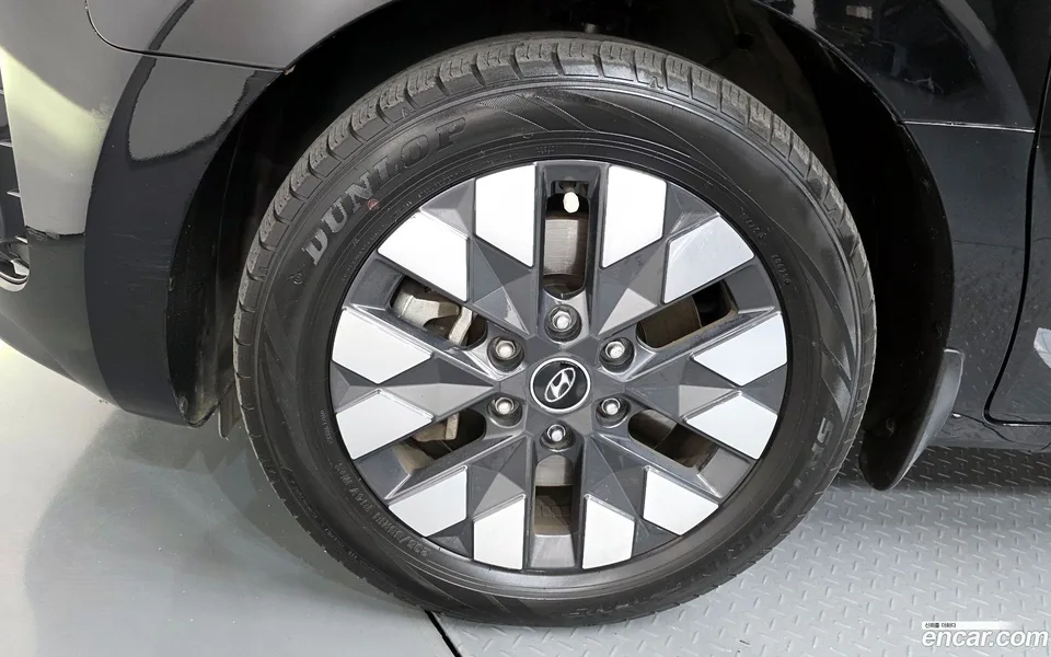 Hyundai Staria 4WD 7 2023 — миниатюра 5