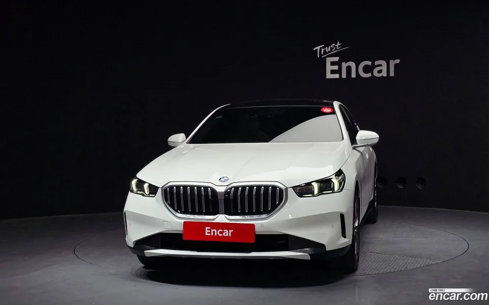 BMW 5 Series 520i 2025 — миниатюра 3