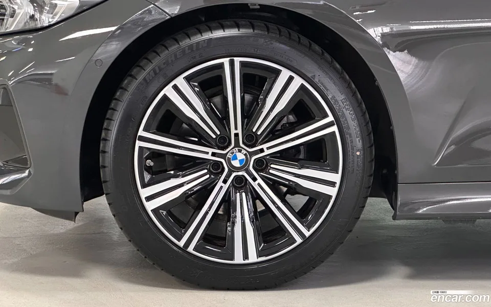 BMW 3 Series 320i 2025 — миниатюра 2