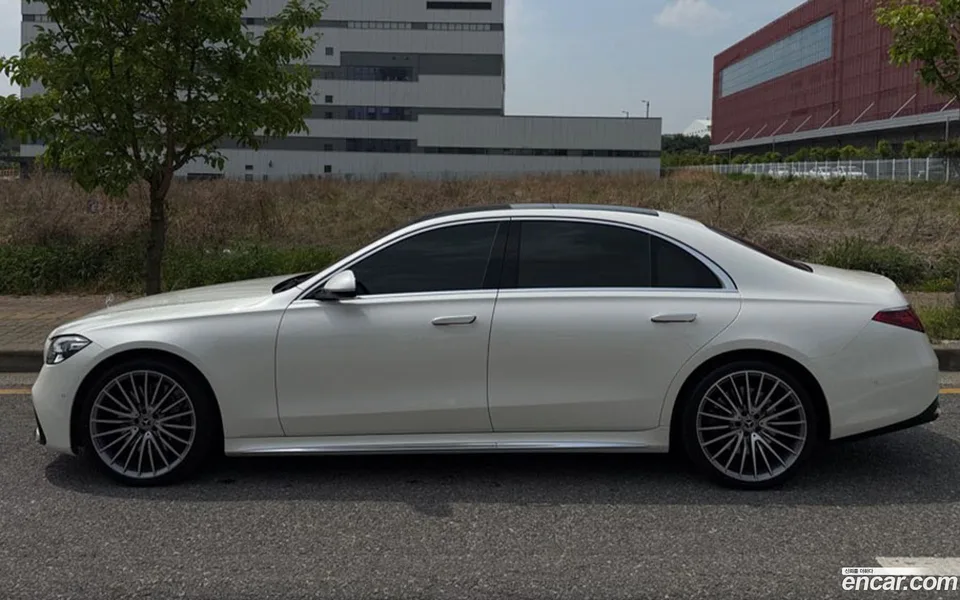 Mercedes-Benz S-Class S500L 4MATIC 2023 — thumbnail 3