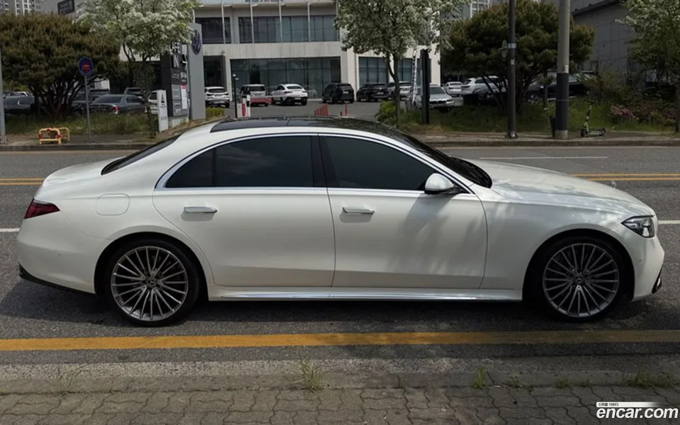 Mercedes-Benz S-Class S500L 4MATIC 2023 — thumbnail 4
