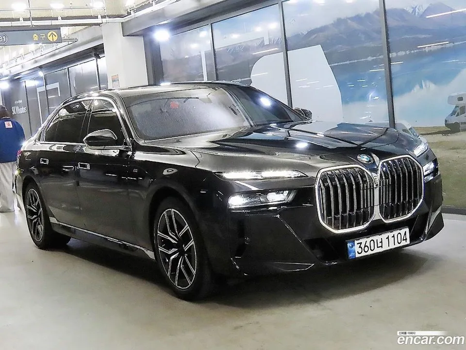 BMW 7 Series 740d xDrive M 2023 — фото 1, купить с доставкой в Москву