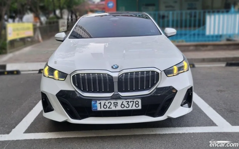 BMW 5 Series 530i xDrive M 2024 — фото 1, купить с доставкой в Москву