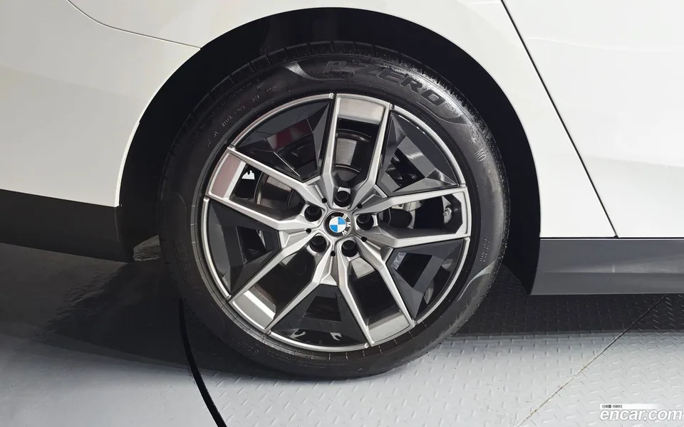 BMW 5 Series 520i 2025 — миниатюра 2