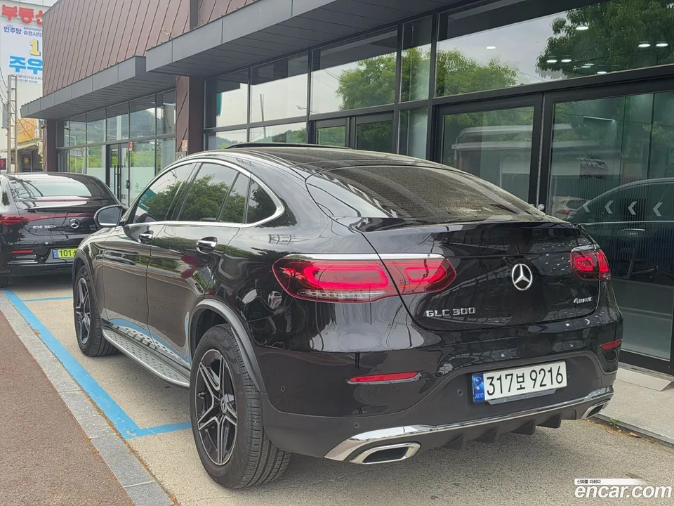 Mercedes-Benz GLC-Class GLC300 4MATIC 2023 — миниатюра 3