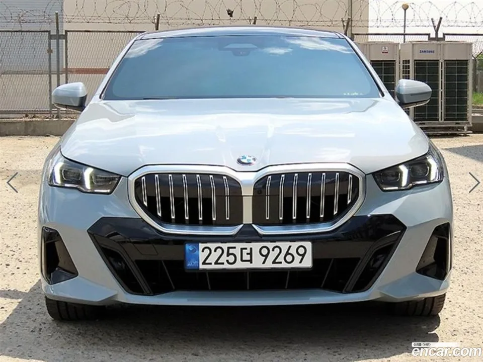 BMW 5 Series 530i xDrive M 2025 — фото 1, купить с доставкой в Москву