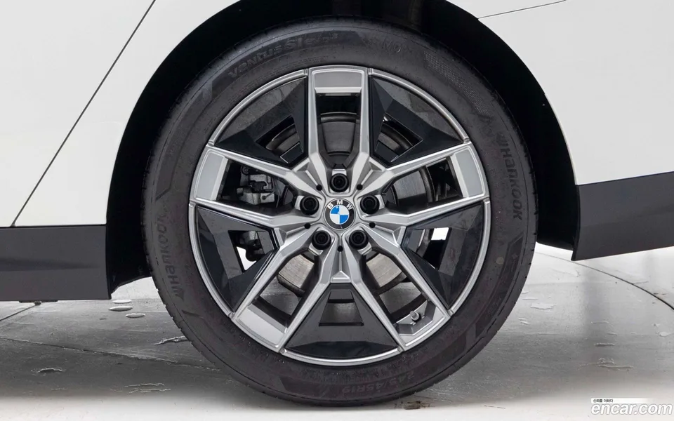 BMW 5 Series 520i 2025 — миниатюра 2