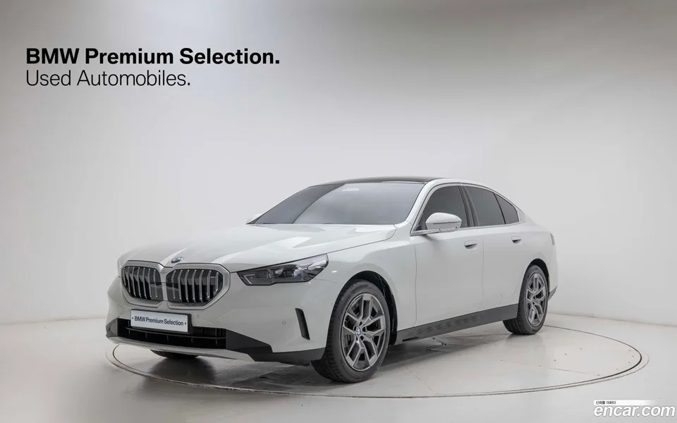 BMW 5 Series 520i 2025 — фото 1, купить с доставкой в Москву