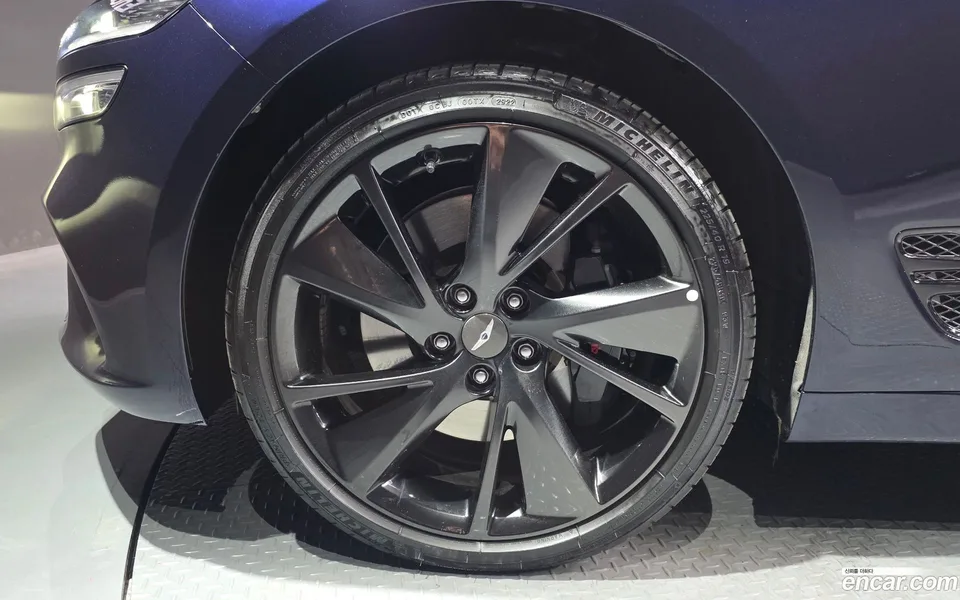 Genesis G70 Shooting Brake 2.0T 4WD 2023 — миниатюра 2