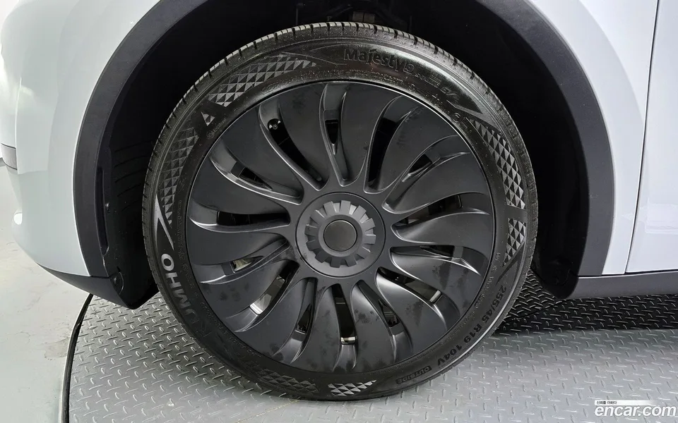 Tesla Model Y RWD 2024 — миниатюра 2