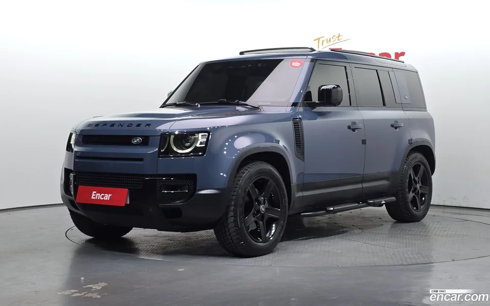 Land Rover Defender 110 D250 SE 2023 — фото 1, купить с доставкой в Москву