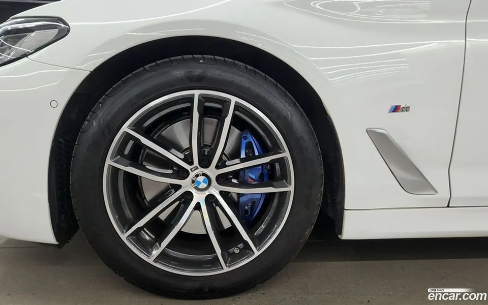 BMW 5 Series 520i M 2023 — миниатюра 2