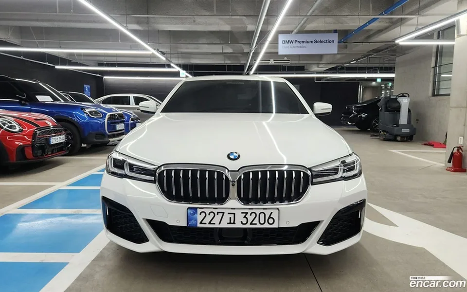 BMW 5 Series 520i M 2023 — миниатюра 3