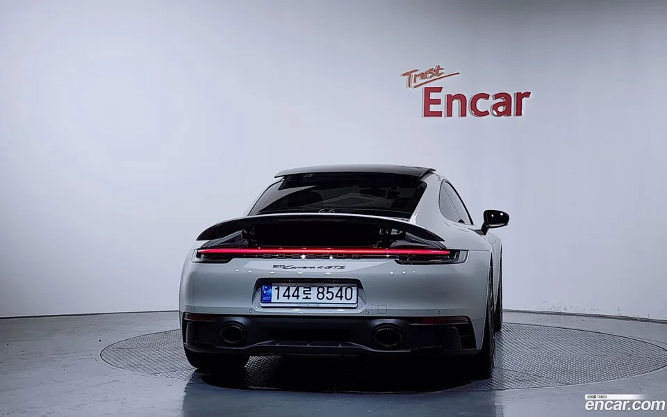 Porsche 911 (992) 4 GTS 2022 — миниатюра 4
