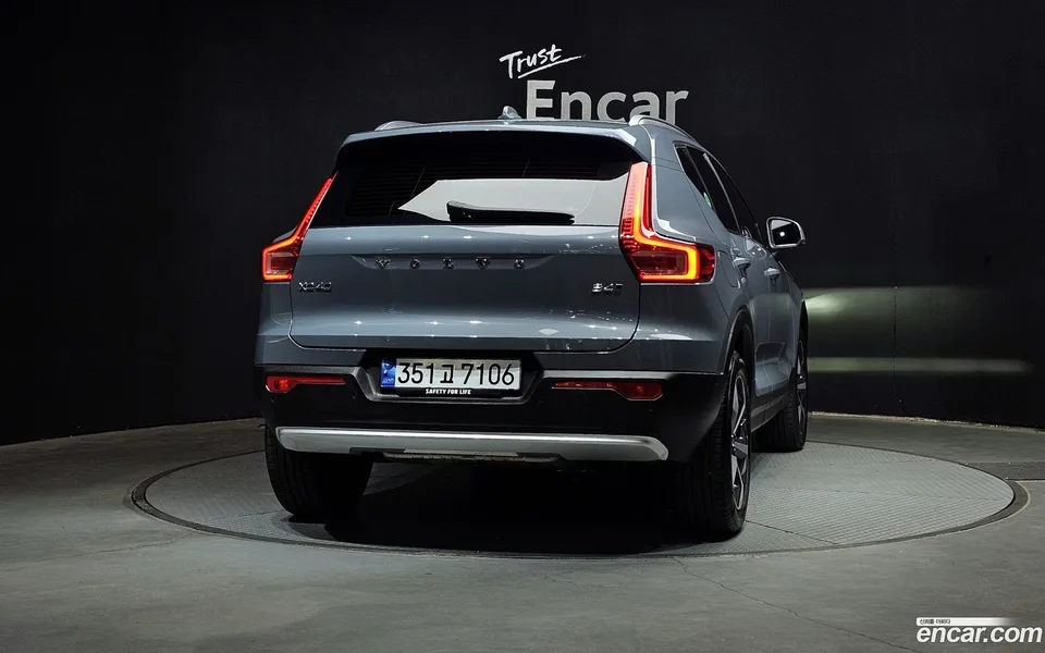 Volvo XC40 B4 2023 — миниатюра 4