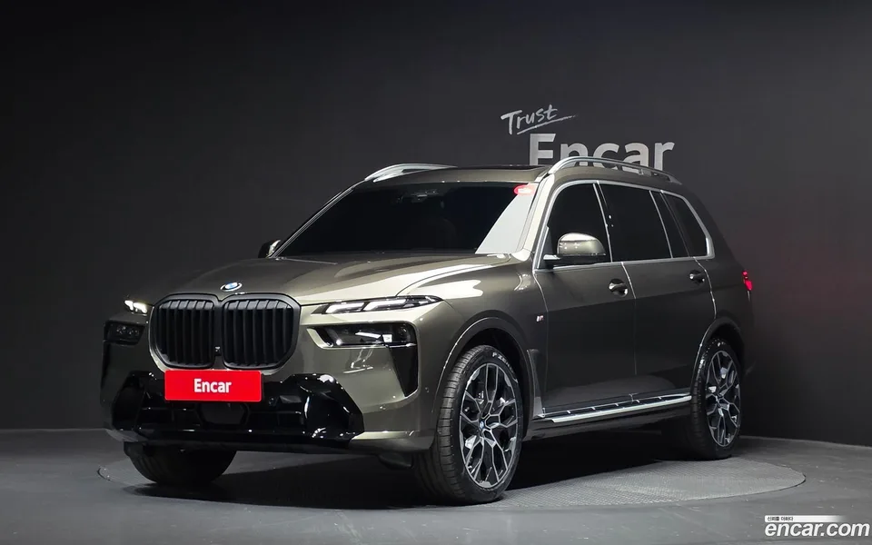 BMW X7 xDrive 40i M 6 2025 — фото 1, купить с доставкой в Москву