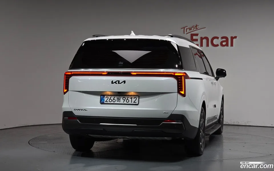 Kia Carnival HEV 9 X Line 2025 — миниатюра 4