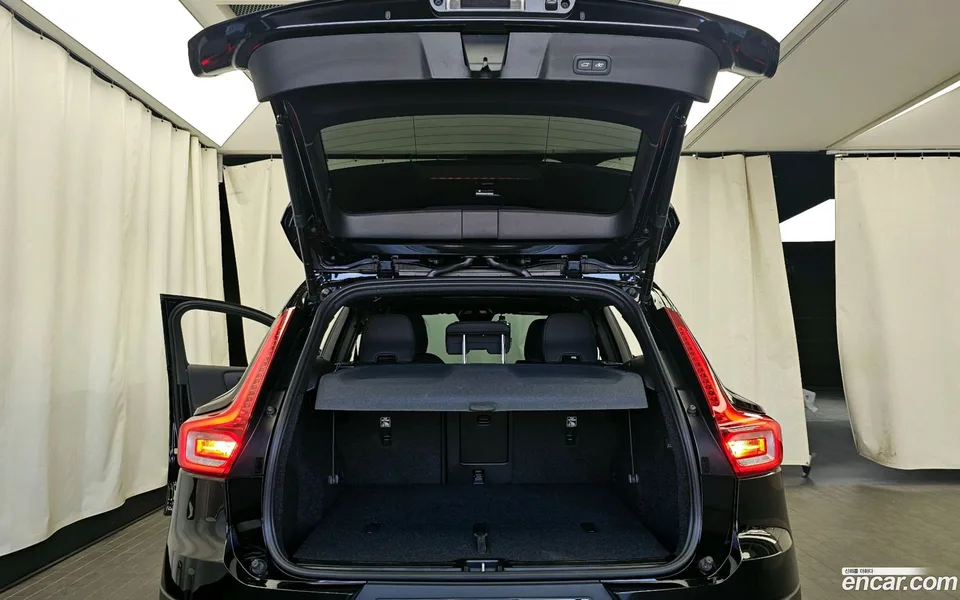 Volvo XC40 B4 2025 — миниатюра 5