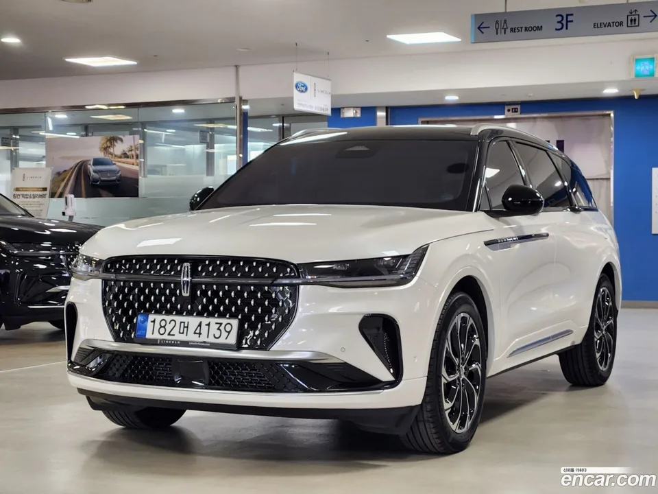 Lincoln Nautilus 2.0 AWD 2023 — фото 1, купить с доставкой в Москву