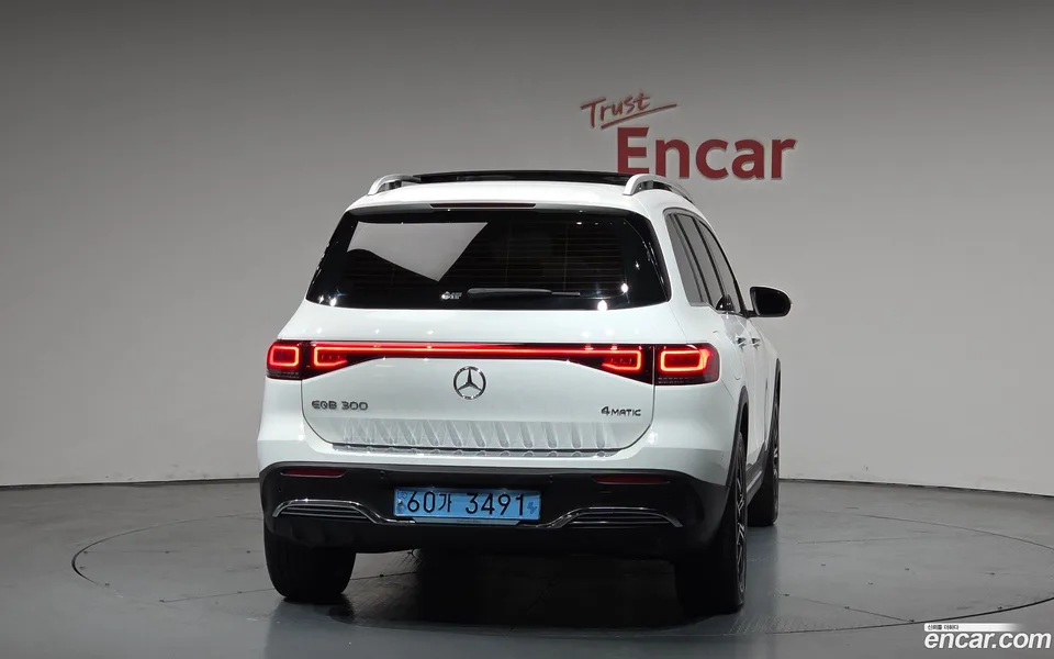 Mercedes-Benz EQB EQB300 4MATIC AMG 2023 — миниатюра 4