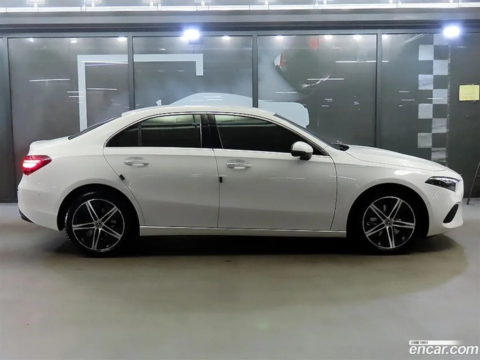 Mercedes-Benz A-Class A220 2025 — миниатюра 3