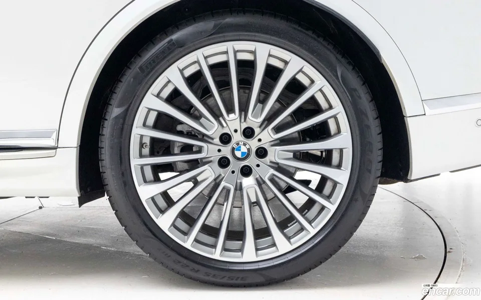 BMW X7 xDrive 40i 7 2025 — миниатюра 2