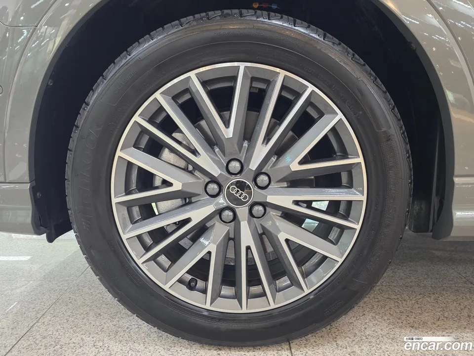 Audi Q3 40 TFSI 2024 — миниатюра 5