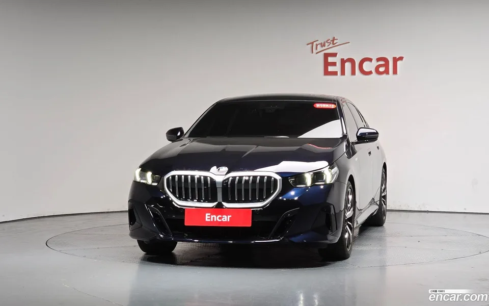 BMW 5 Series 530i xDrive M 2023 — миниатюра 3
