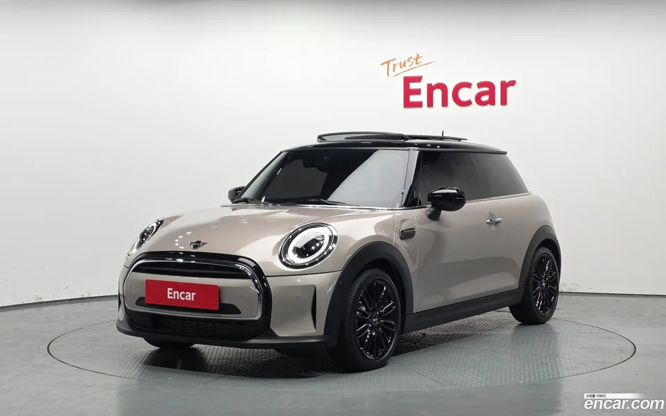 MINI Cooper 2023 — фото 1, купить с доставкой в Москву