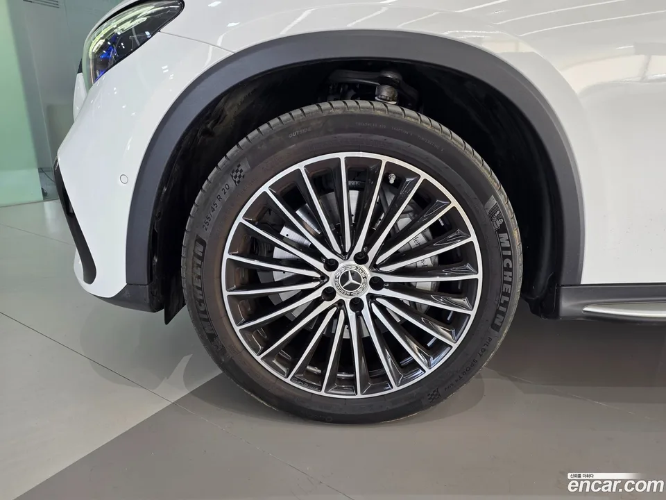 Mercedes-Benz GLC-Class GLC300 4MATIC AMG Line 2023 — миниатюра 2