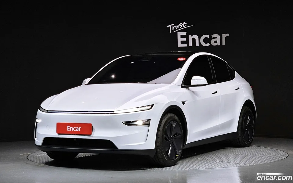 Tesla Model Y RWD 2025 — фото 1, купить с доставкой в Москву