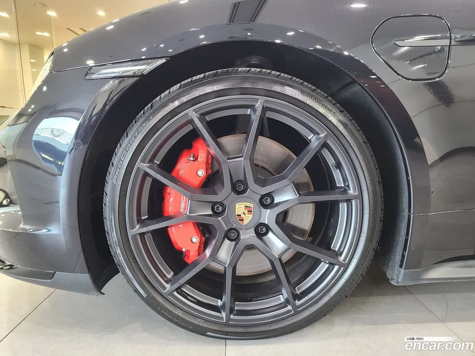Porsche Taycan GTS 2025 — миниатюра 5