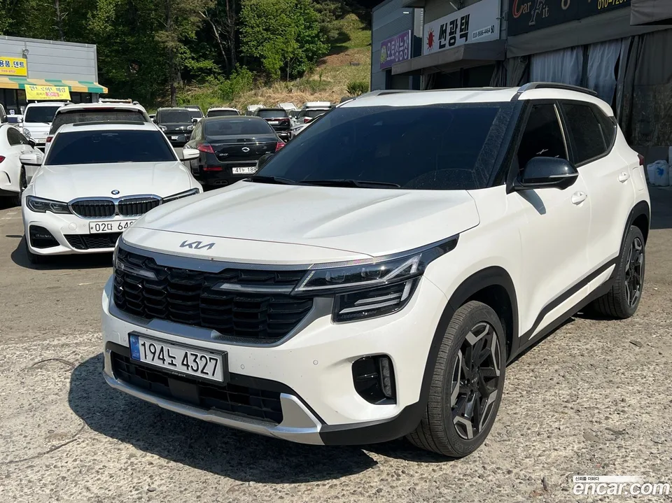 Kia Seltos 1.6 2WD 2024 — фото 1, купить с доставкой в Москву