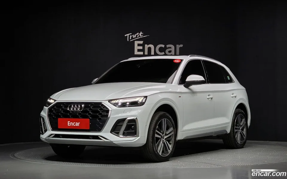 Audi Q5 45 TFSI 2022 — фото 1, купить с доставкой в Москву