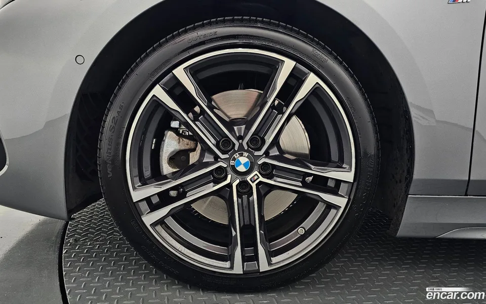 BMW 1 Series 120i M 2023 — миниатюра 2