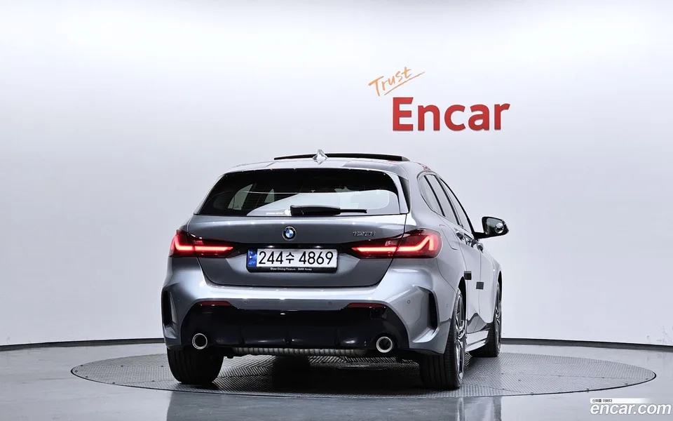 BMW 1 Series 120i M 2023 — миниатюра 4