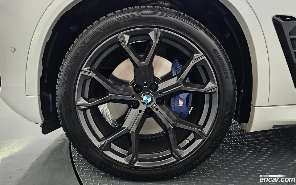 BMW X5 xDrive 40i M 2023 — миниатюра 2