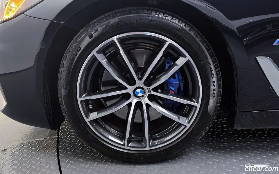 BMW 5 Series 520i M 2023 — миниатюра 2