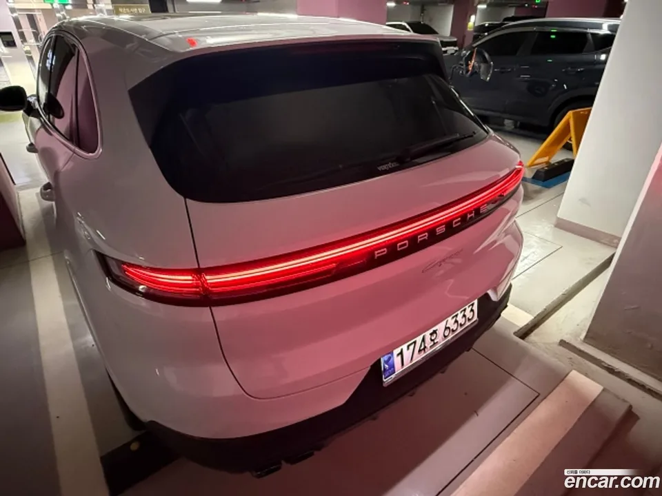 Porsche Cayenne 3.0 2023 — миниатюра 2